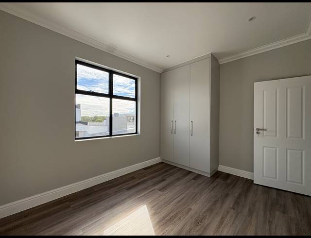 4 BEDROOM FREEHOLD FOR SALE IN SANDOWN